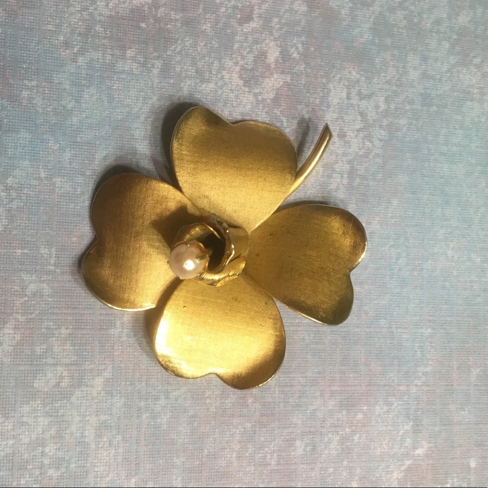 Dogwood‎ Gold Tone Pearl Brooch